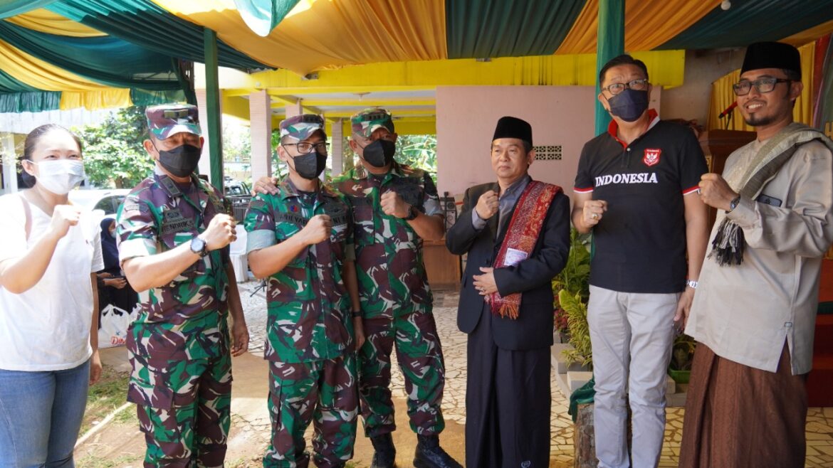 Kasdim 0510/Tigaraksa Dampingi Kasrem 052/Wkr Bhakti Sosial HUT TNI Ke-77 Di Ponpes Hikmah Syahadah