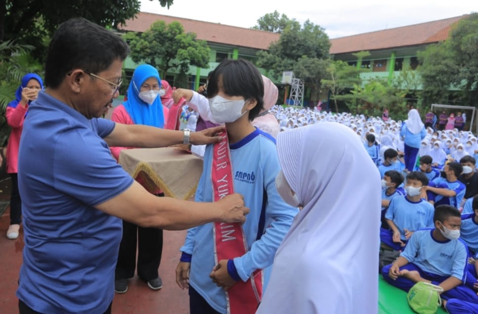 Memperingati Hari Kesehatan Nasional ke-58, Wakil Walikota Tangerang Ikut Aksi Bergizi Disekolah SMP N 6 Karawaci