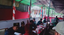 Petugas KPPS TPS 023 sedang melaksanakan proses pemilihan suara. (ist)