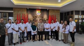 Foto: Sesi foto bersama tim SMSI dengan PJ.Bupati.