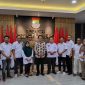Foto: Sesi foto bersama tim SMSI dengan PJ.Bupati.