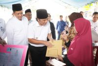 PJ Gubernur Banten berikan santunan kepada 16 KPPS yang meninggal dunia. (ist)