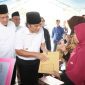 PJ Gubernur Banten berikan santunan kepada 16 KPPS yang meninggal dunia. (ist)