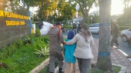 Satpol PP Kota Tangerang melakukan razia pengemis dan pengamen. (ist)