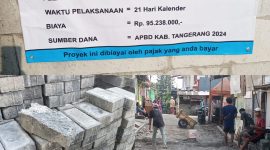 Foto Tangerangnews: Proyek paving blok lingkungan RW 003 kelurahan Kelapa Dua, Kecamatan Kelapa Dua.