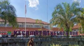 Foto Tangerangnews: Tampak depan kantor Kecamatan Kelapa Dua 