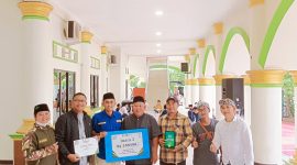 Foto Tangerangnews: sesi foto bersama tokoh dan ketua karang taruna.