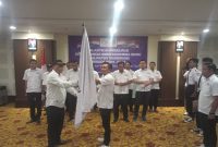 Ketua SMSI Kabupaten Tangerang Jhoni Ardiansyah menerima mandat dari Ketua SMSI Provinsi Banten Lesmana Bangun.(ist)