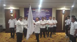 Ketua SMSI Kabupaten Tangerang Jhoni Ardiansyah menerima mandat dari Ketua SMSI Provinsi Banten Lesmana Bangun.(ist)
