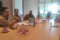 Camat Dadang melakukan pengarahan dan pembinaan kelurahan bencongan. (ist)