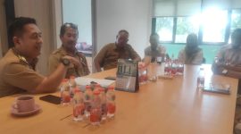 Camat Dadang melakukan pengarahan dan pembinaan kelurahan bencongan. (ist)