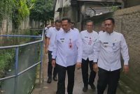 PJ Bupati Tangerang tinjau kali sabi didampingi Kepala Dinas DBMSDA, Camat Kelapa Dua dan plt Lurah Bencongan. (tangerangnews.co.id)