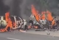 Kecelakaan terjadi di KM 58 Tol Jakarta-Cikampek, Karawang, Jawa Barat. (Tangkapan Layar Instagram)