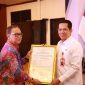 Pj Bupati Tangerang menerima penghargaan dari Kemenkumham.(ist)
