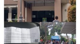 Foto tangerangnews: Editor foto antrian qpengambilan beras Bulog di Kantor Kelurahan Karawaci Baru.