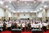 PJ Gubernur Banten Al Muktabar bersama Kepala Sekolah se-Provinsi Banten saat Peluncuran PPDB 2024.(ist)