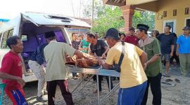 Jenazah korban saat di evakuasi.(ist)