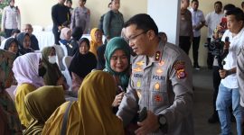 Kapolda Banten Irjen Pol Abdul Karim saat mengunjungi Bakti Kesehatan dalam rangka Hut Bhayangkara ke 78.(ist)