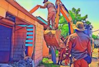 Pelaksanaan kegiatan penertiban di bantaran kali alat jibran.(ist)