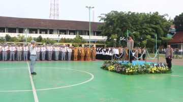 Kapolresta Tangerang Dampingi Wakapolda Banten Upacara di Alun-Alun Balaraja, Diikuti Ribuan Siswa