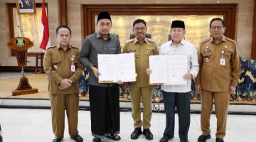 Perkuat Pembinaan Umat, Sachrudin Salurkan Hibah Rp13 Miliar