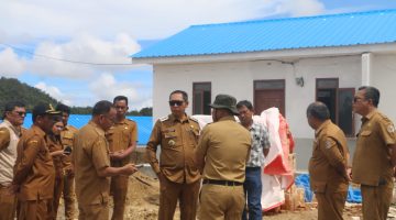 Komitmen Hunian Layak, Bupati JTP Hutabarat Tinjau Huntap dan Huntara di Kecamatan Adian Koting