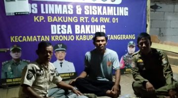 Anggota Trantibumlinmas Kronjo Rutin Patroli Malam, Jaga Wilayah Tetap Aman
