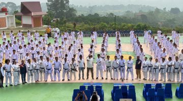 ‎Bupati JTP Hutabarat Resmikan Ujian Kenaikan Sabuk Kyu Wadokai, Diikuti 300 Karateka‎